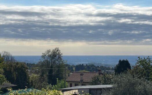 Porzione di schiera centrale in contesto condominiale